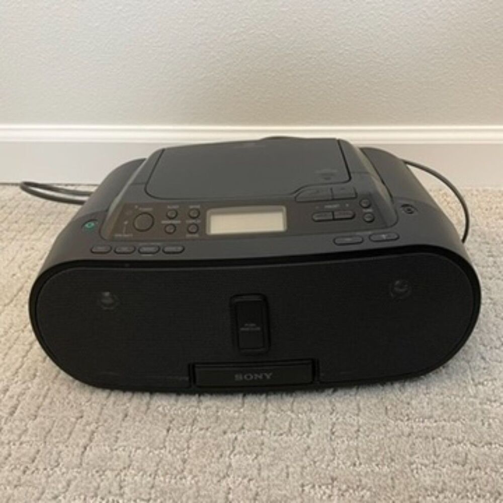 Sony ZS-S2iP Portable CD Player AM/FM Radio Stereo Boombox 30-Pin iPod Dock